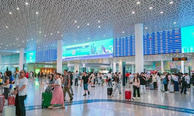深圳机场年旅客吞吐量突破6000万，揭秘背后的城市发展奇迹  第2张