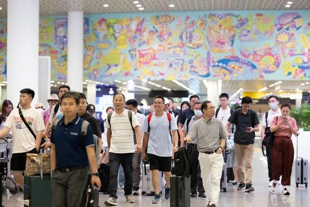 深圳机场年旅客吞吐量突破6000万，揭秘背后的城市发展奇迹  第3张