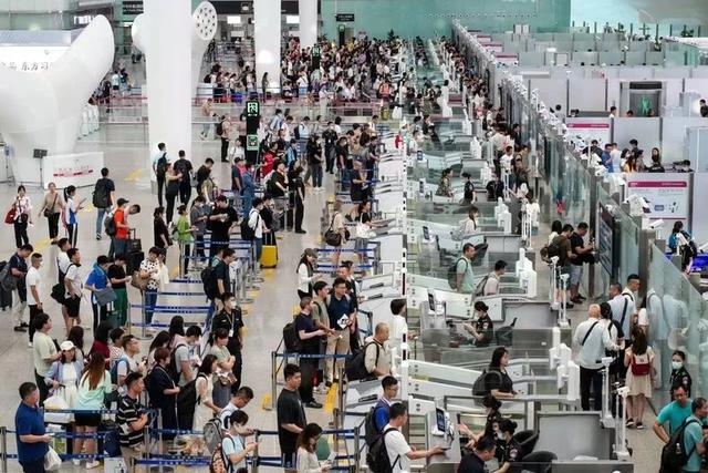 深圳机场年旅客吞吐量突破6000万，揭秘背后的城市发展奇迹  第4张