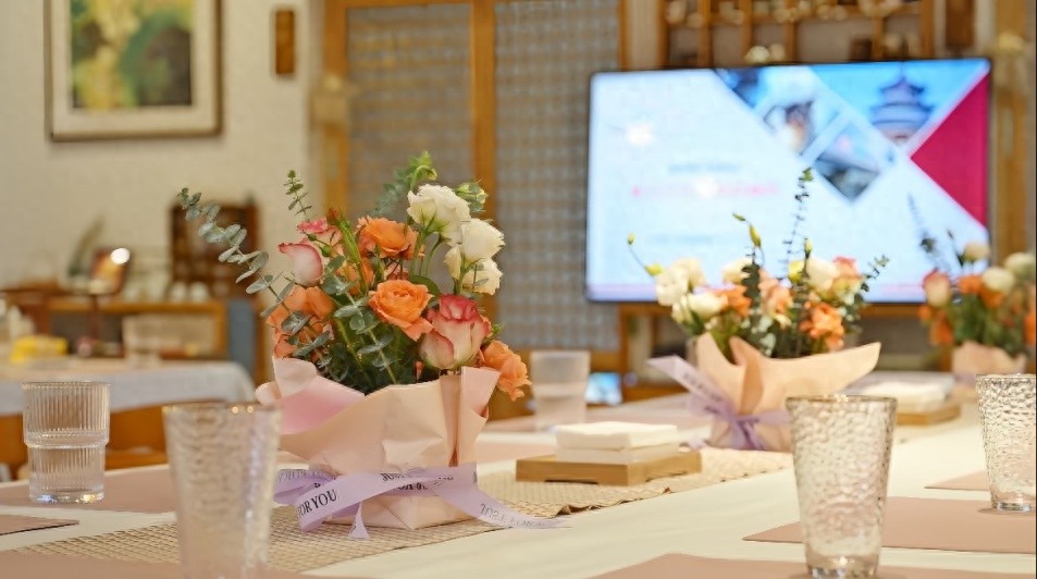 30位蜜丝齐聚一堂，美妆专家亲授独家化妆秘籍，让你瞬间焕发光彩  第1张