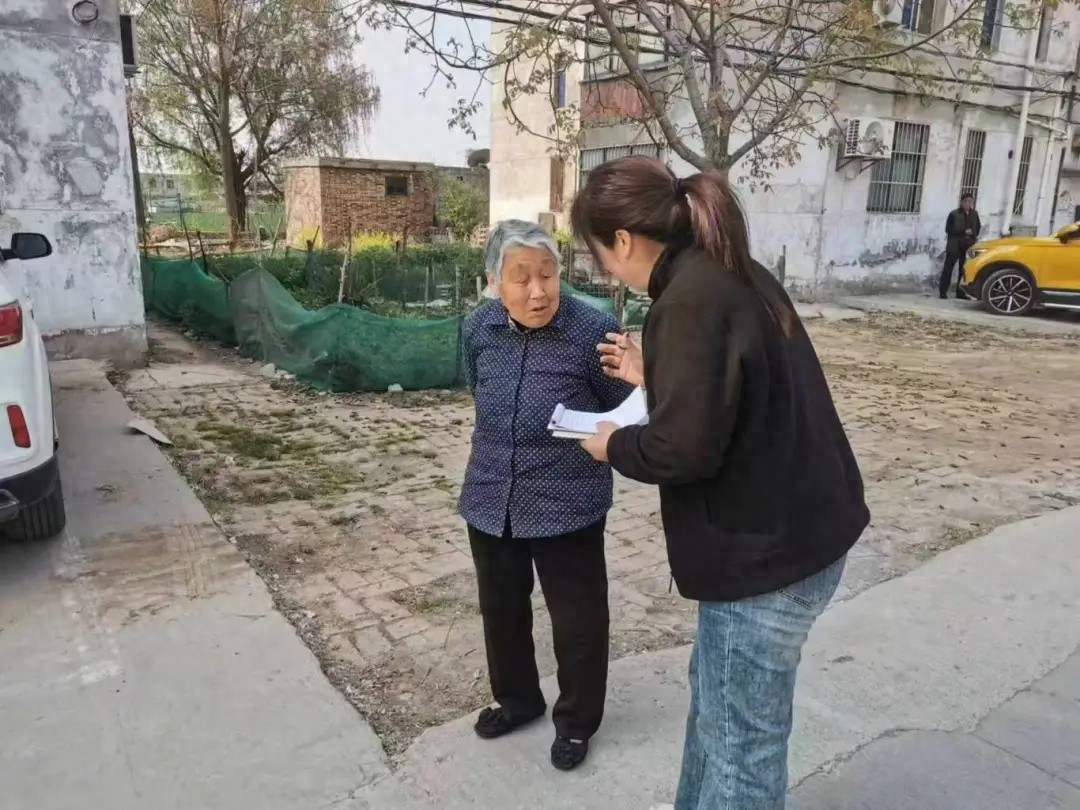 50岁微网格员李彩亭：用脚步丈量社区，用爱心编织温暖网格  第1张