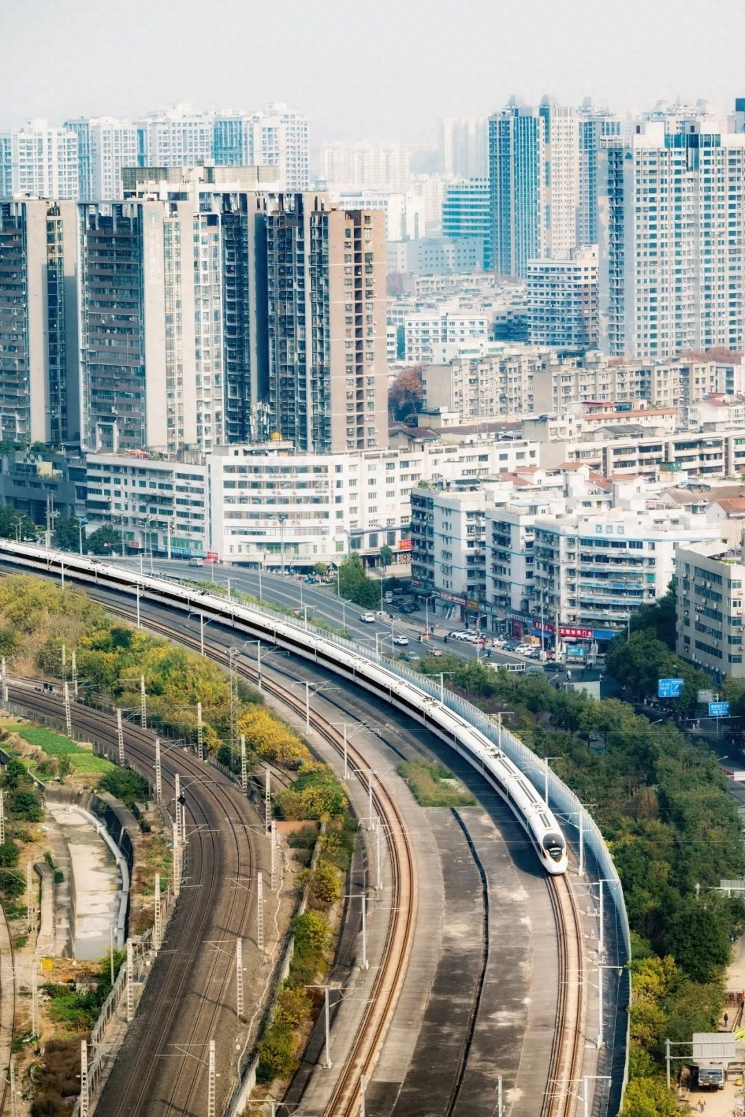 5G网络全覆盖！四川6条铁路升级，乘客体验大不同，隧道内也能流畅观影