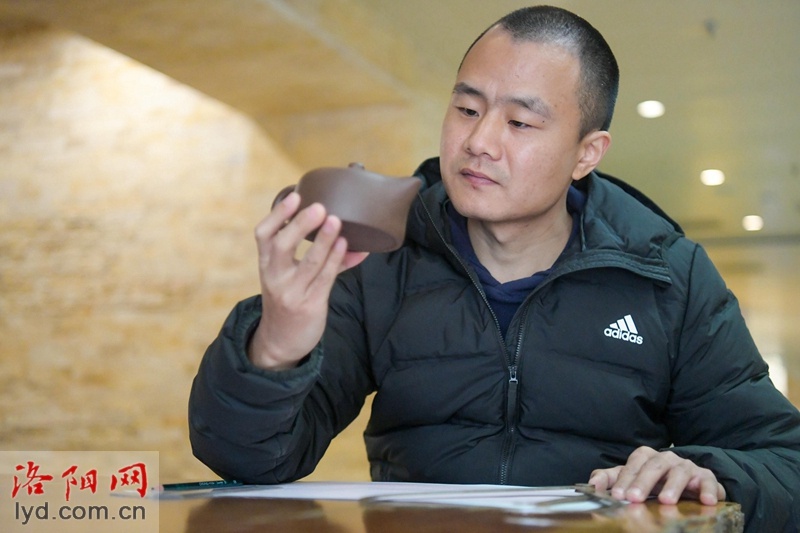 95后非遗传承人陈祎旸：用宣纸和墨汁，将圆雕造像立体呈现  第2张