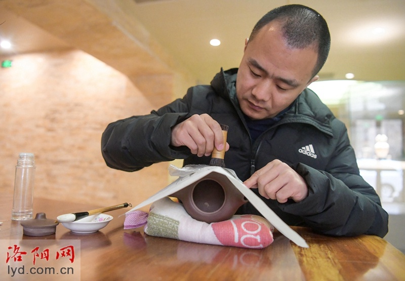 95后非遗传承人陈祎旸：用宣纸和墨汁，将圆雕造像立体呈现  第9张