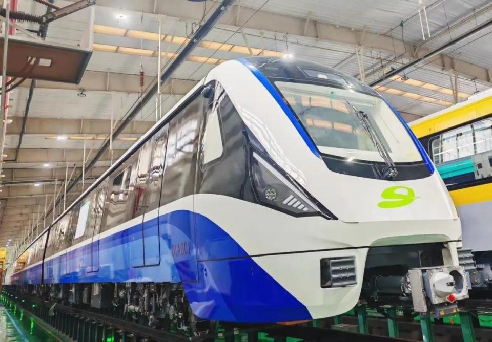 东莞轨道交通1号线首列车惊艳下线,时速120公里,载客2000+,未来出行新选择 第2张 东莞轨道交通1号线首列车惊艳下线,时速120公里,载客2000+,未来出行新选择 第2张