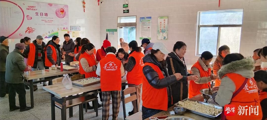 12月22日，射阳县长荡敬老院暖心活动：志愿者与老人共度欢乐时光，饺子香里话温情  第1张