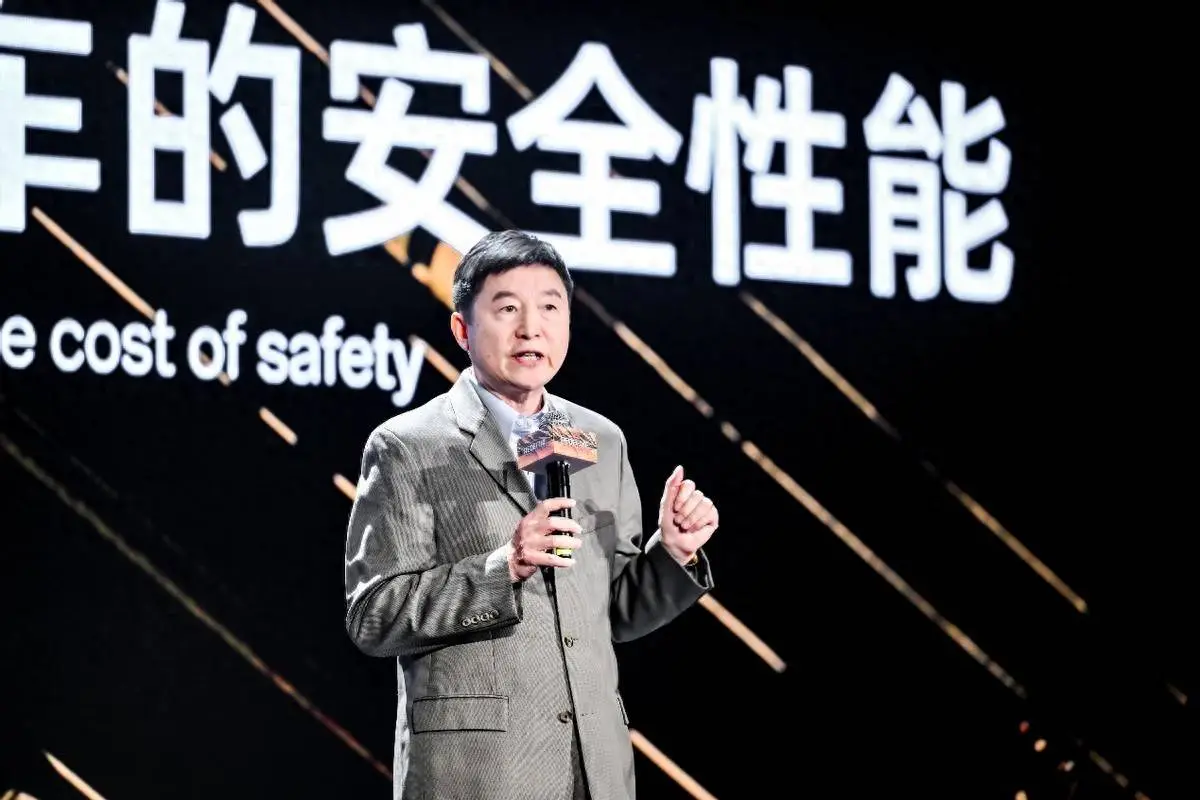 宁德时代发布全球首款超高安全滑板底盘，磐石底盘震撼登场
