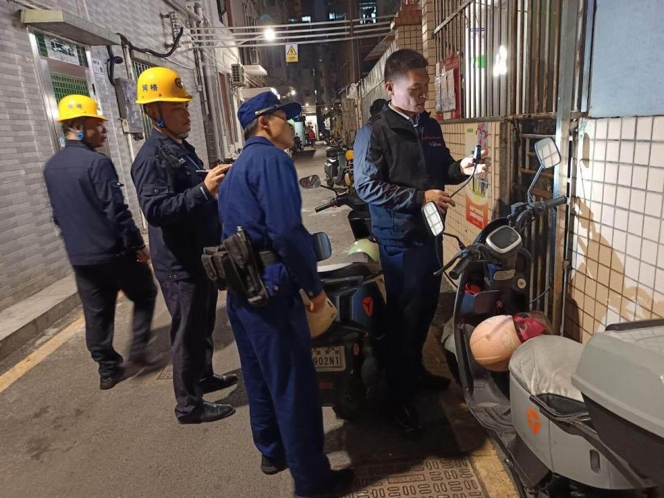 深圳福永街道夜查行动：111处隐患被揪出，消防安全大排查震撼来袭  第2张
