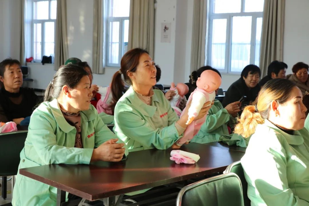20天育婴技能培训，30名妇女掌握新生儿护理与早期教育秘籍  第2张