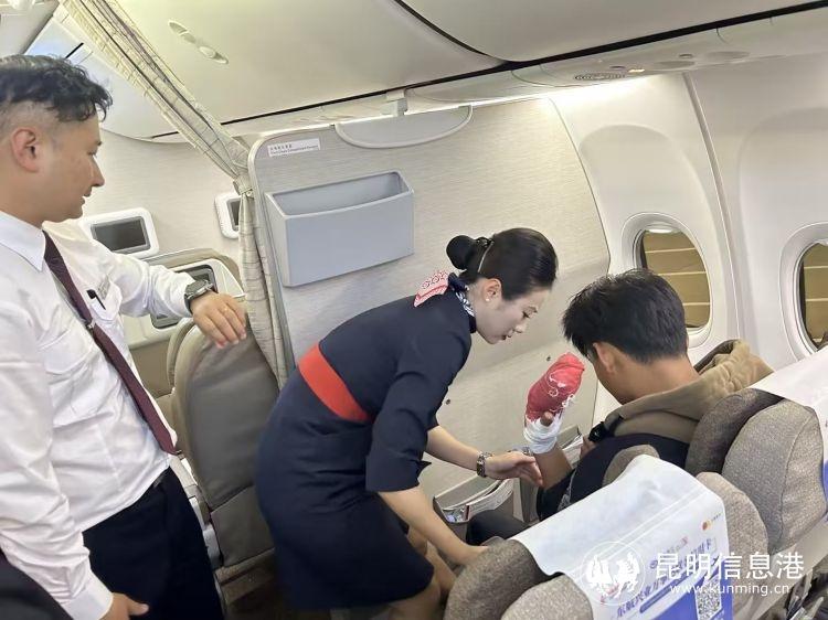 东航航班紧急承运断指男孩，提前 31 分钟落地，为救治赢得宝贵时间  第2张