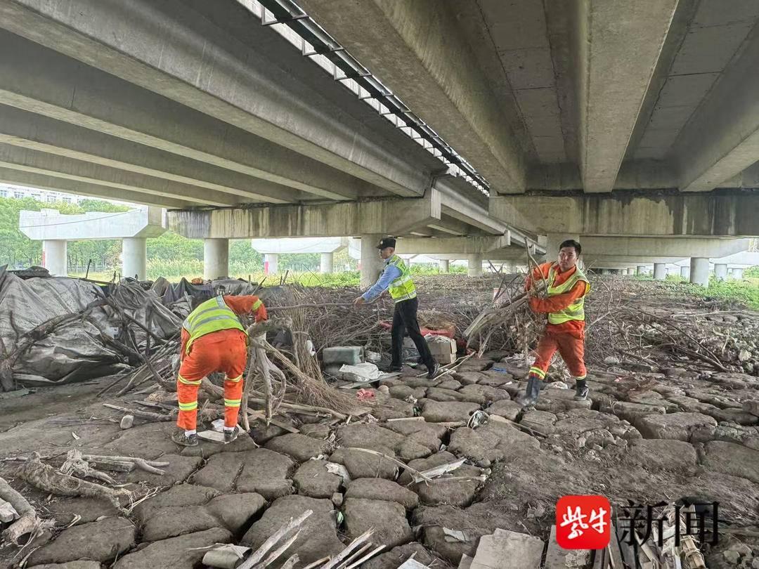 75 岁老人有退休工资有住所，却宁愿四处流浪，原因令人深思  第2张