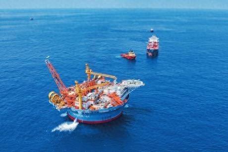 突破！我国自主设计建造的亚洲首艘圆筒型 FPSO 成功完成首船原油外输作业