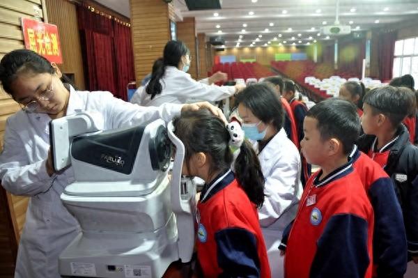 张家界一小学 500 多名学生接受健康监测，你家孩子检查了吗？