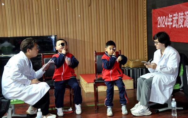 张家界一小学 500 多名学生接受健康监测，你家孩子检查了吗？  第3张