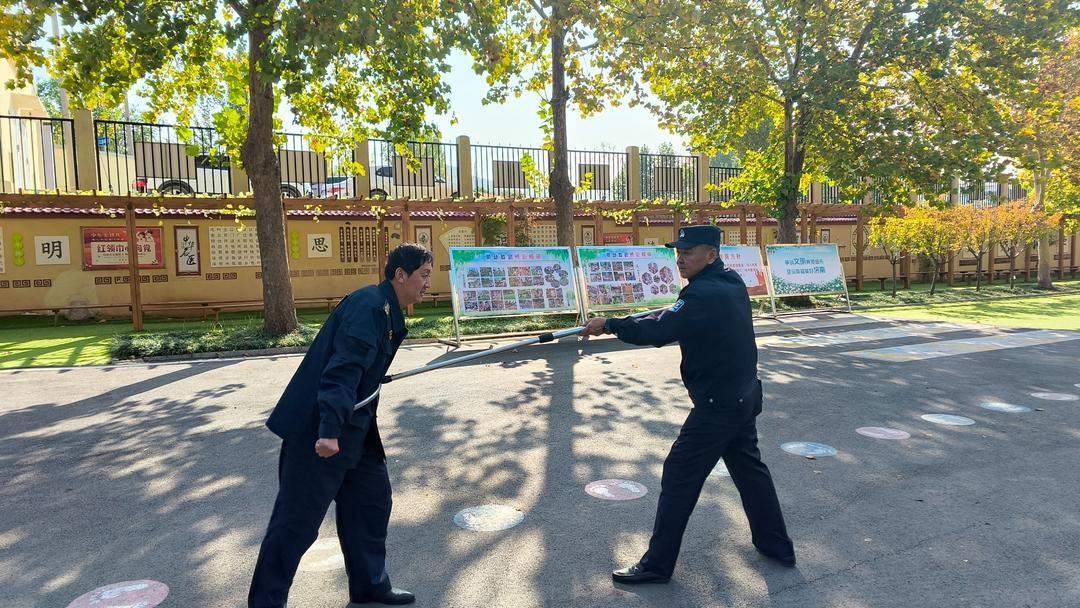 突发！济南一小学遭不法分子闯入，警方紧急出动  第2张