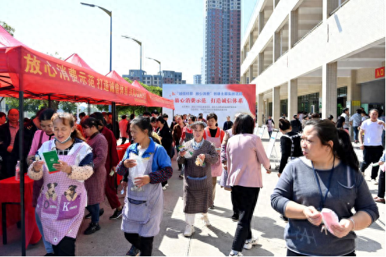 邵阳市市场监督管理局走进企业，开展放心消费创建宣传活动