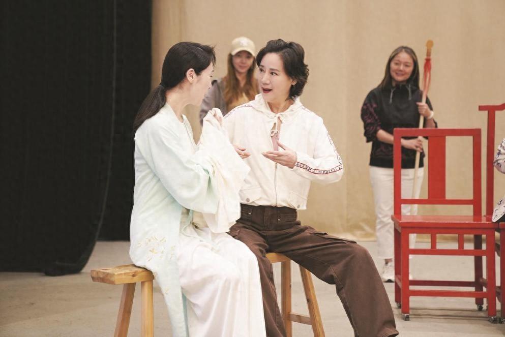 钱惠丽携三弟子亮相！舞台姐妹玉簪记红楼梦将连演三天  第1张