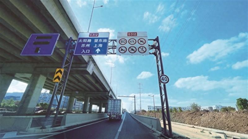 312 国道苏锡牵手段高架箱梁精准落位，年内竣工通车，苏锡交通一体化进程加速