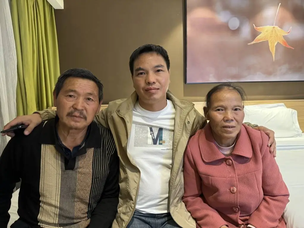 人贩子太可恶！拐走兄弟俩，一个被卖一个被丢，28 年后终于团聚