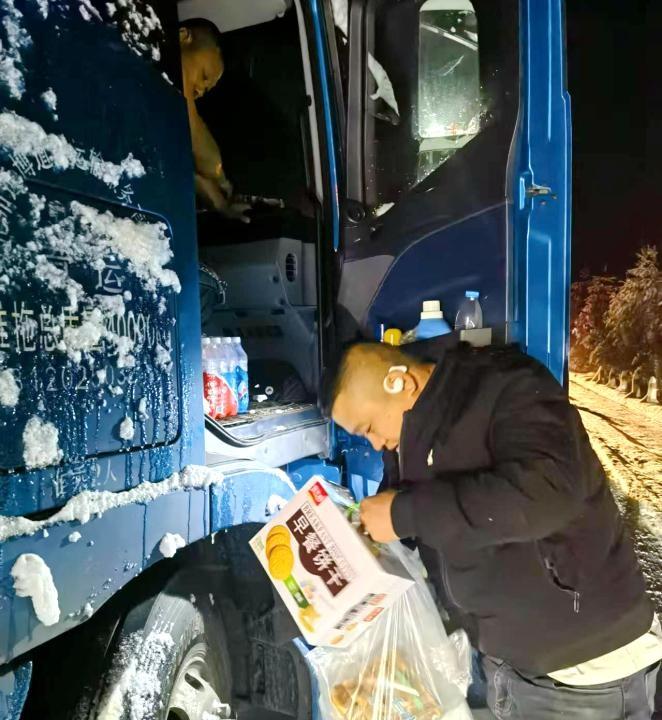 大兴安岭呼中区交通人闻雪而动，全力确保道路畅通  第3张
