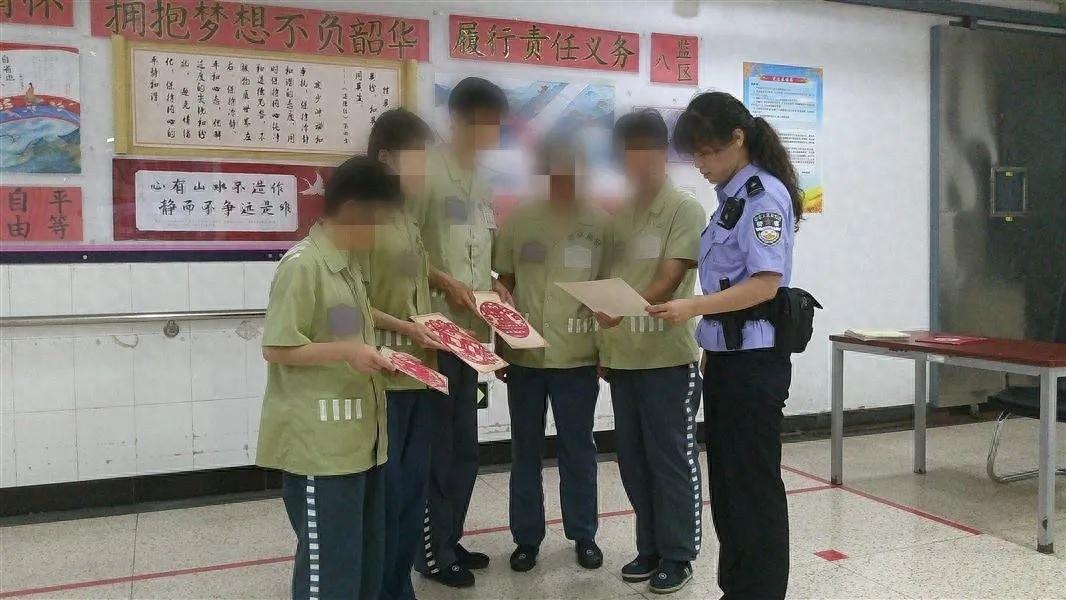 大老粗也有独到审美？看民警如何带她开启新生之路  第1张