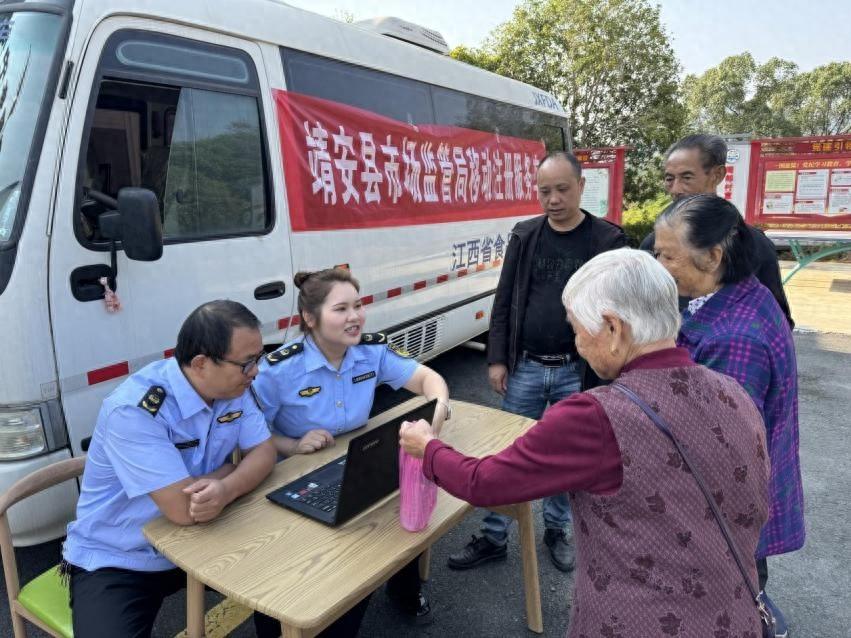在家门口就能办营业执照，靖安县市场监管局移动注册服务车让群众零跑腿  第1张