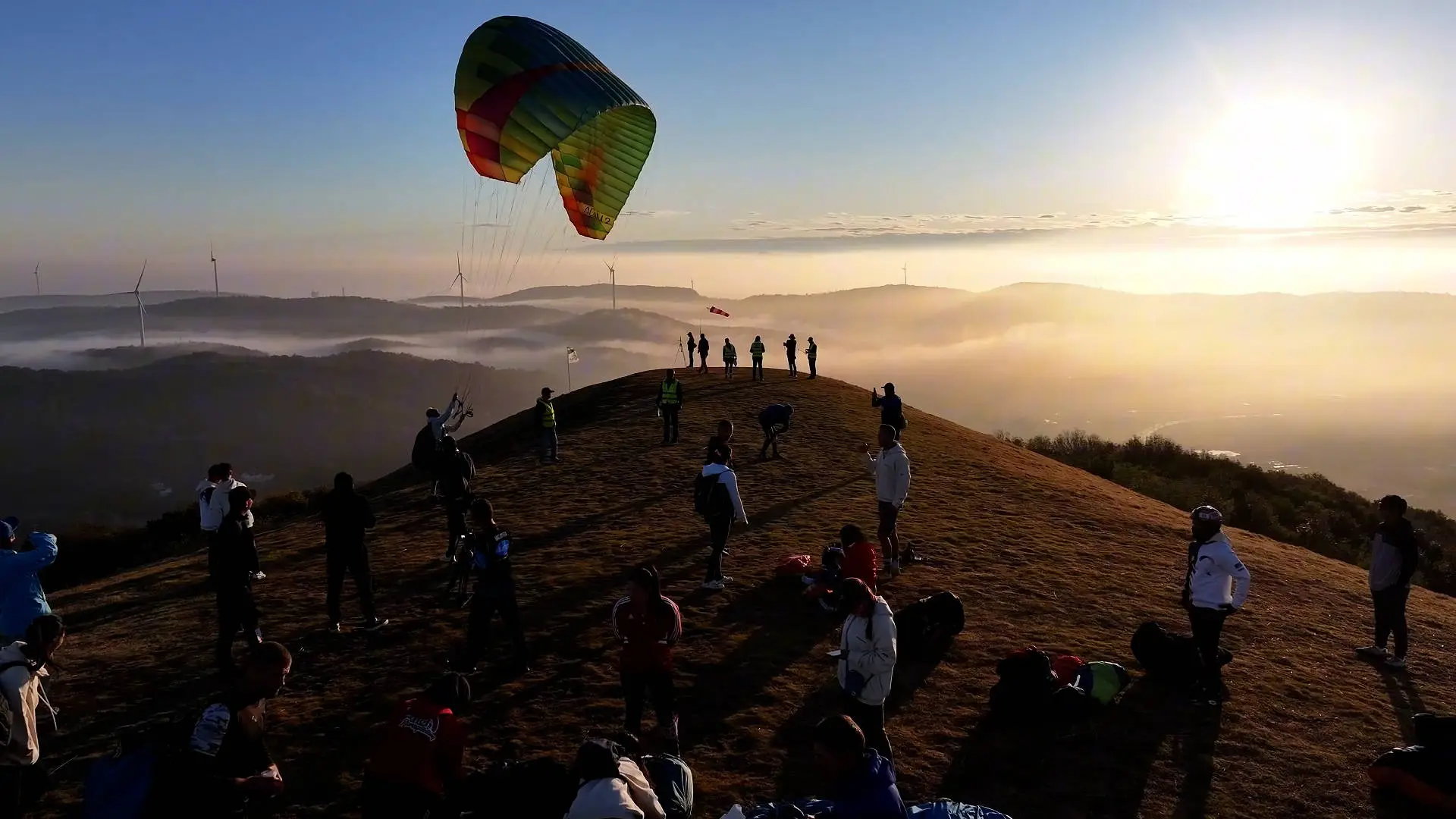 快来荆门！亚洲最大人工滑翔伞降落场等你体验，感受飞翔的激情与浪漫  第2张