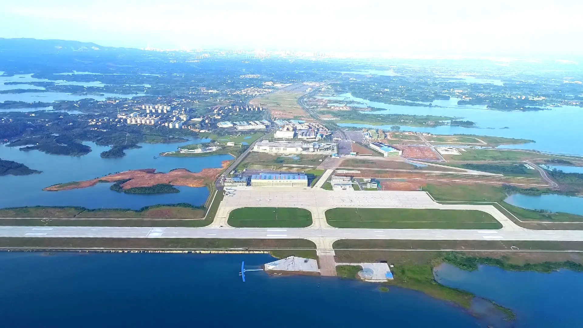 快来荆门！亚洲最大人工滑翔伞降落场等你体验，感受飞翔的激情与浪漫  第6张