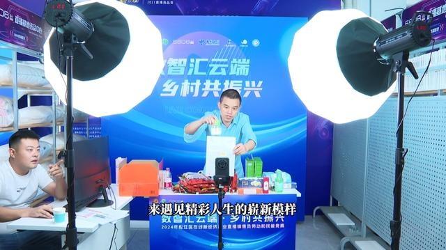 外卖小哥的追梦之旅：从艺校到群演，再到云堡未来市  第10张