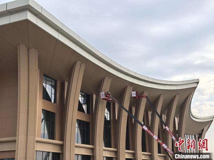 中国在建最北高铁站伊春西站站房外部装修完工，内部装修即将开启  第2张