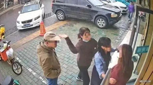 公职夫妇殴打他人致轻伤一级，欲花 40 万私了，警方已立案
