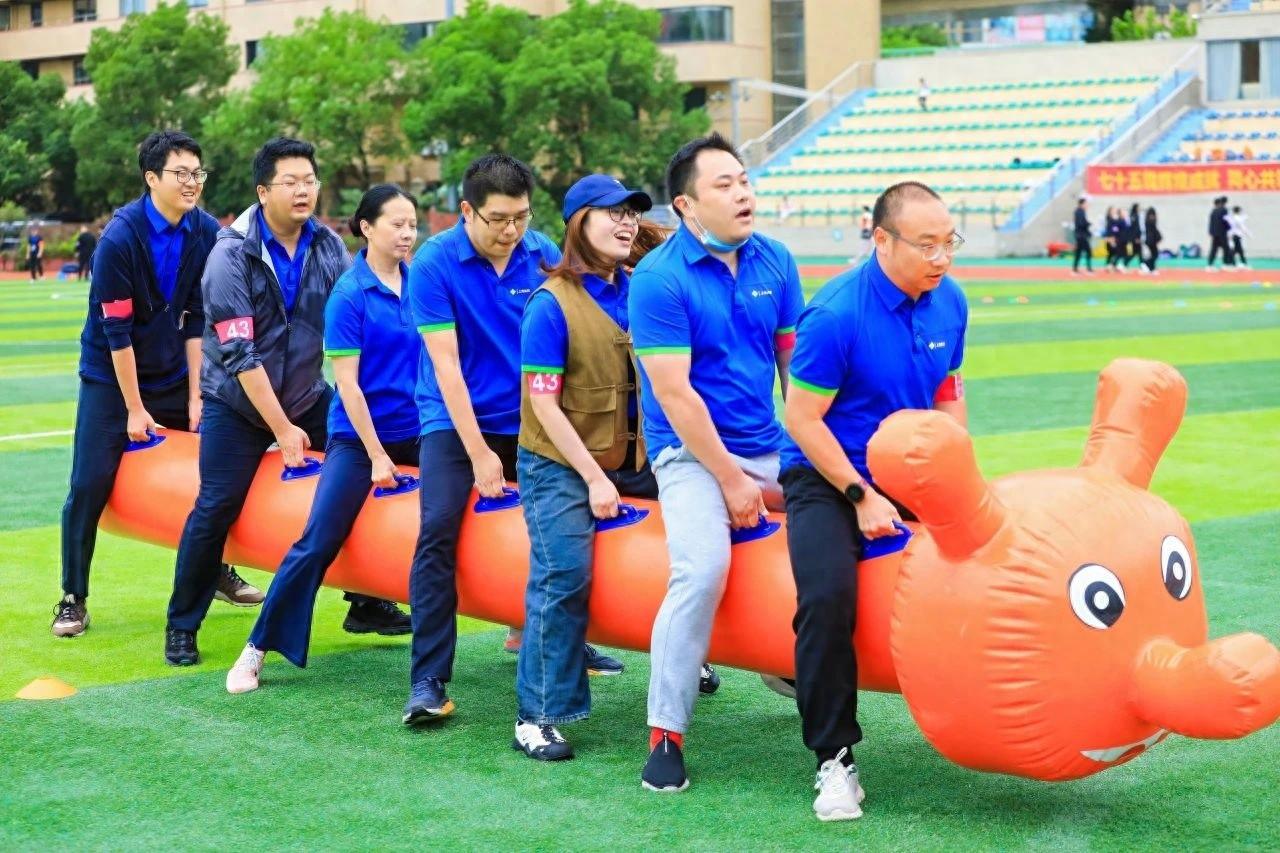 市经信系统趣味运动会火热开赛，350 余名职工共筑强国梦  第1张