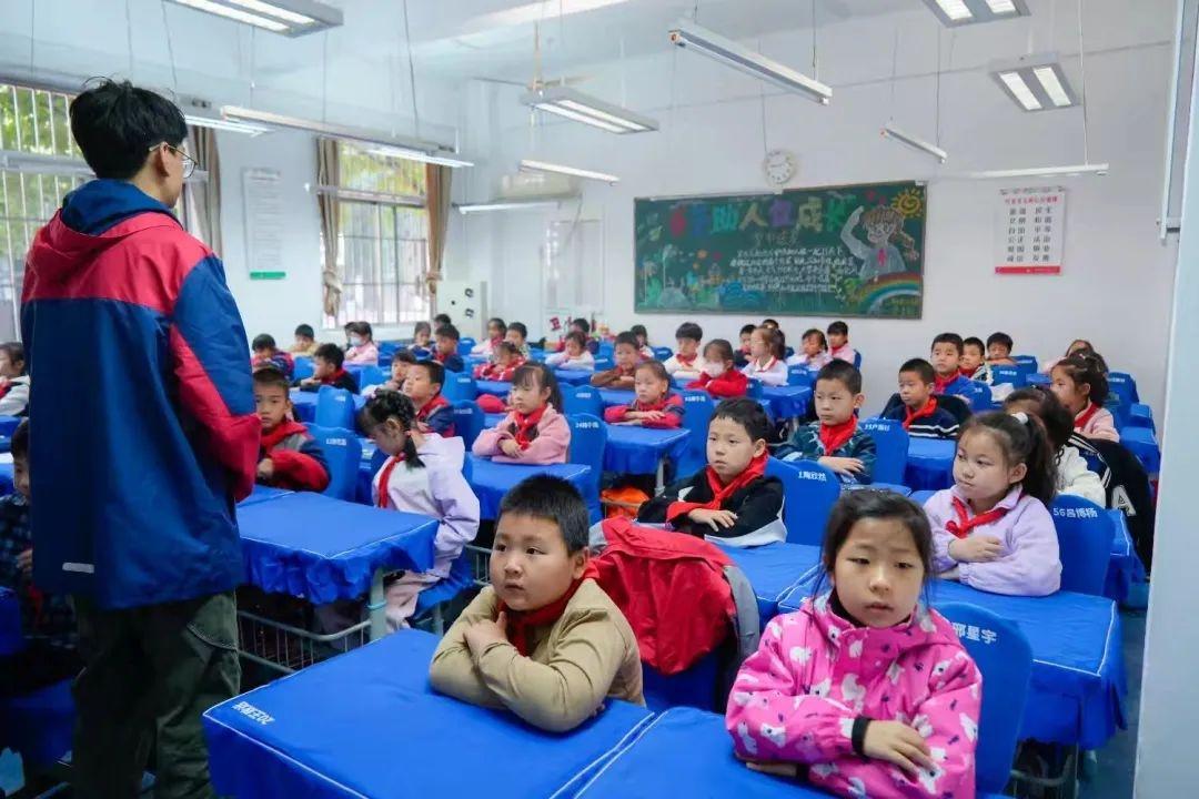 翠华路小学长大校区开展消防应急演练，师生沉着应对  第4张