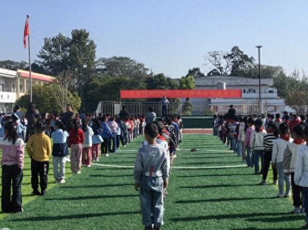 潘铺中心小学开展防震减灾演练，守护师生生命安全  第1张