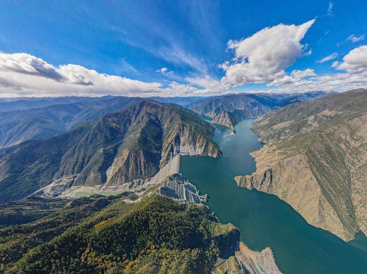 中国第一高土石坝首次蓄满，四川最大水库电站今冬明春保供能力再提升  第1张