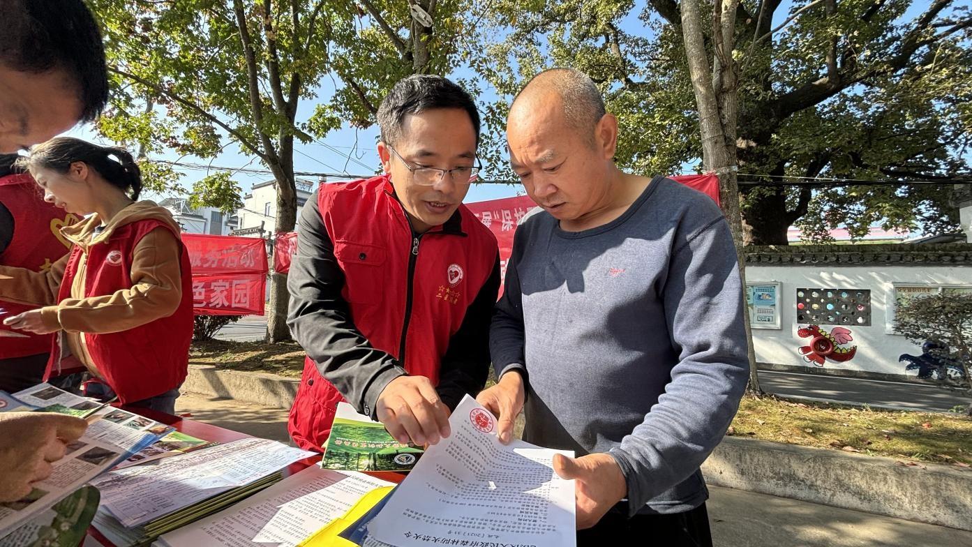 屯溪区林业局开展宣传活动，你知道当地有多少受保护的野生动物吗？  第2张