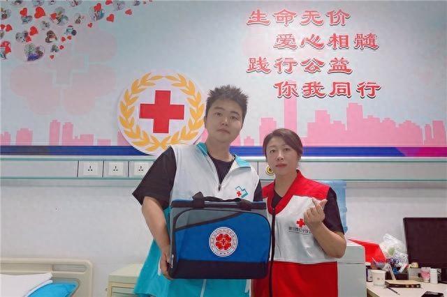 95 后小伙出差途中果断做了这件事，妻子知道后竟然……  第1张