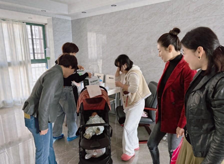 蜀山区井岗镇卫计办携手社区开展走访入户活动，为准妈妈和宝宝送去关怀  第1张