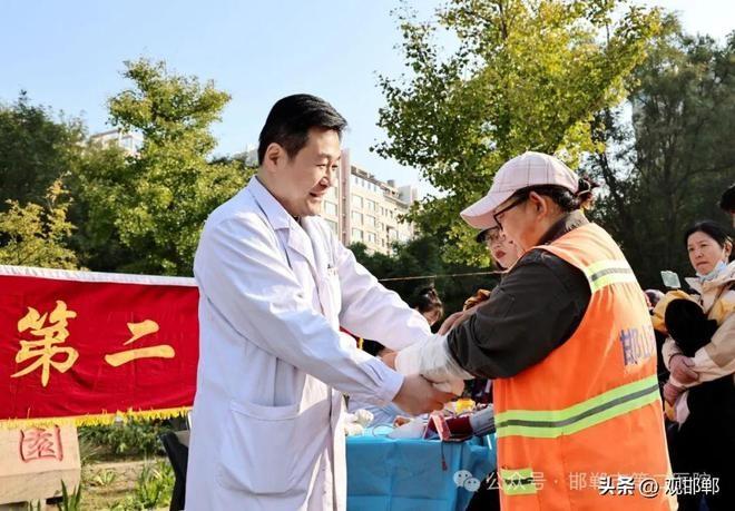 10 月 24 日，邯郸市第二医院为环卫工人义诊，致敬城市美容师  第6张