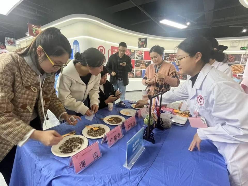 你知道吗？在这个地方，职工们竟能享受到如此贴心的健康服务  第2张