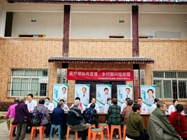 13 位专家走进成都东部新区，义诊活动送健康  第1张
