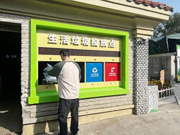 智能垃圾房大升级，自动感应、除臭、监控，你家小区有吗？  第1张