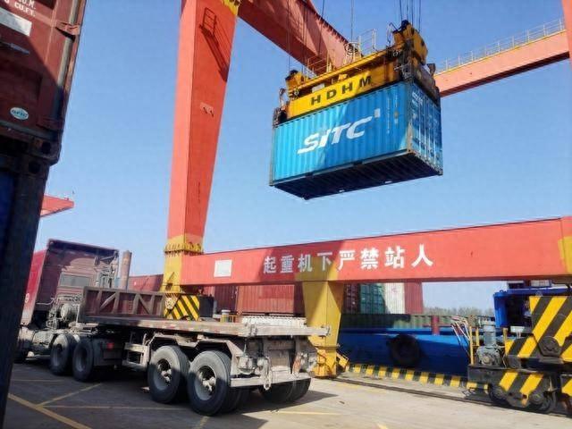 宿迁首票船边直提通关改革业务落地，进口提箱用时压缩至 1.5 小时  第1张