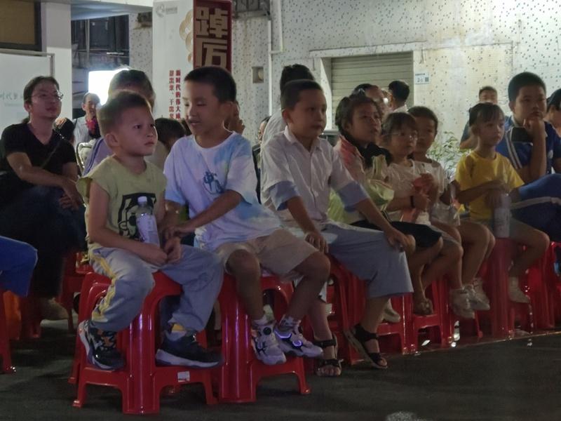 这场观影活动，让社区青少年们都为之疯狂  第2张
