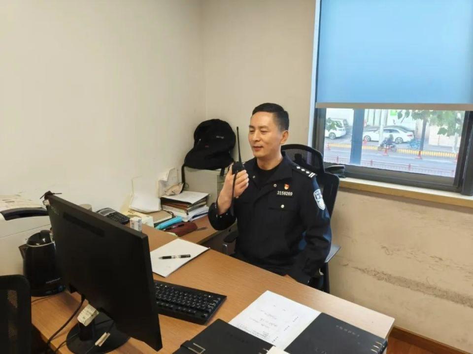突发！进博会安保期间矫正对象竟瘫软座位，现场情况如何？  第5张