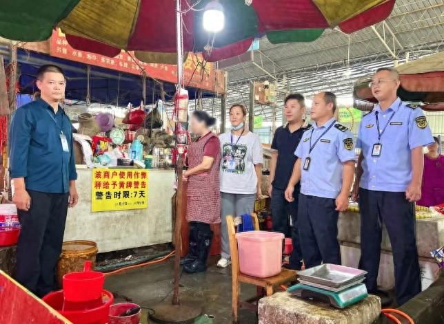 融安县农贸市场首张黄牌警告，惩戒与震慑作弊商户  第1张
