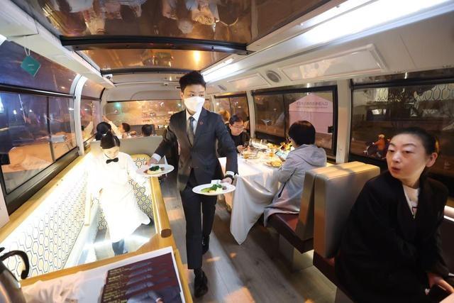 北京首个移动餐厅！美食观光巴士带你夜游朝阳，赏璀璨夜景  第3张