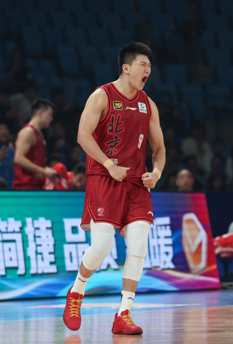 CBA 常规赛第六轮：北京北汽队 105 比 101 战胜广东东阳光队，精彩对决  第3张
