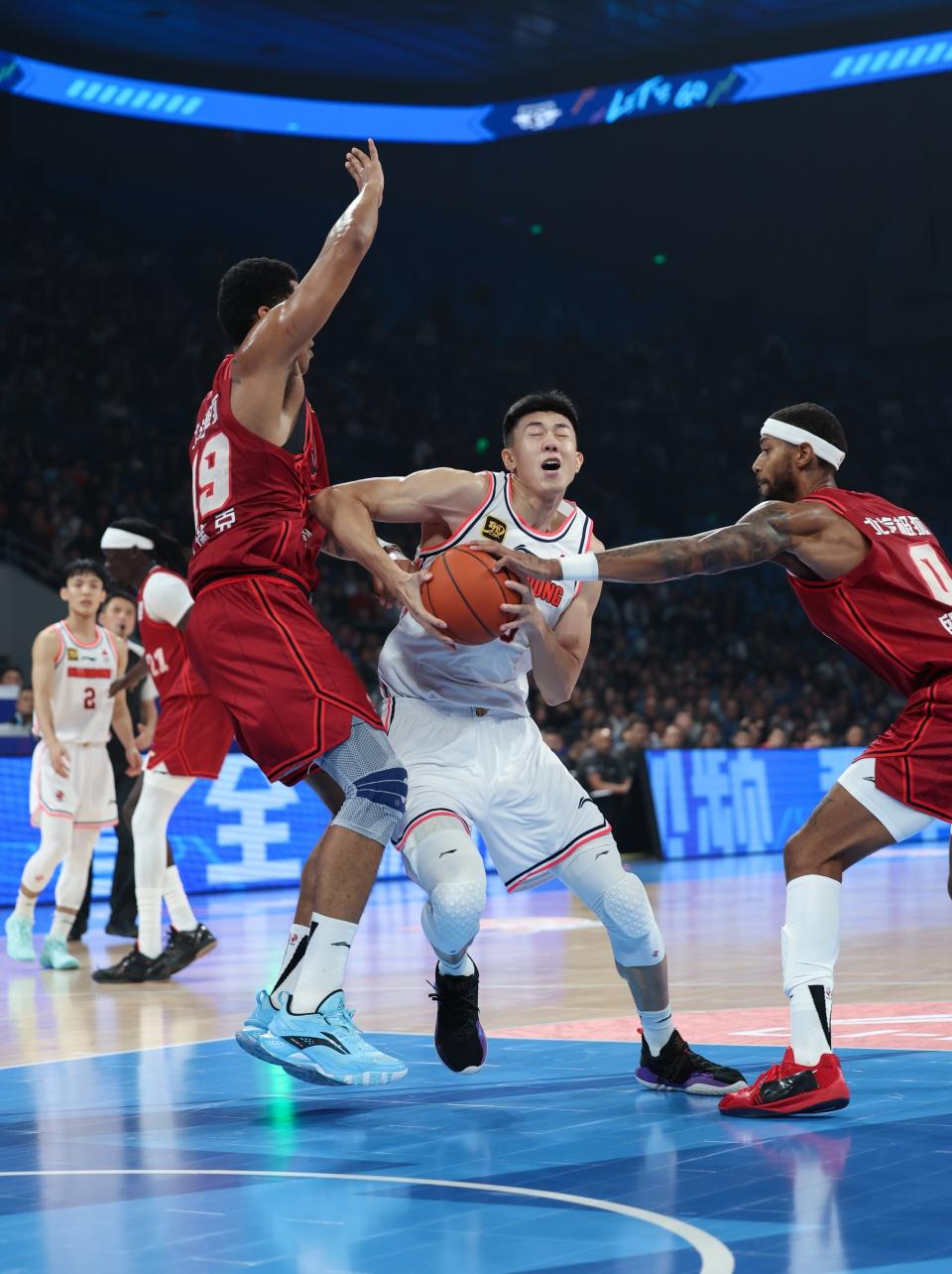 CBA 常规赛第六轮：北京北汽队 105 比 101 战胜广东东阳光队，精彩对决  第6张