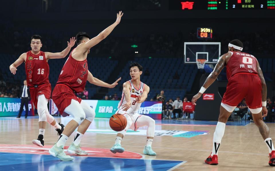 CBA 常规赛第六轮：北京北汽队 105 比 101 战胜广东东阳光队，精彩对决  第8张